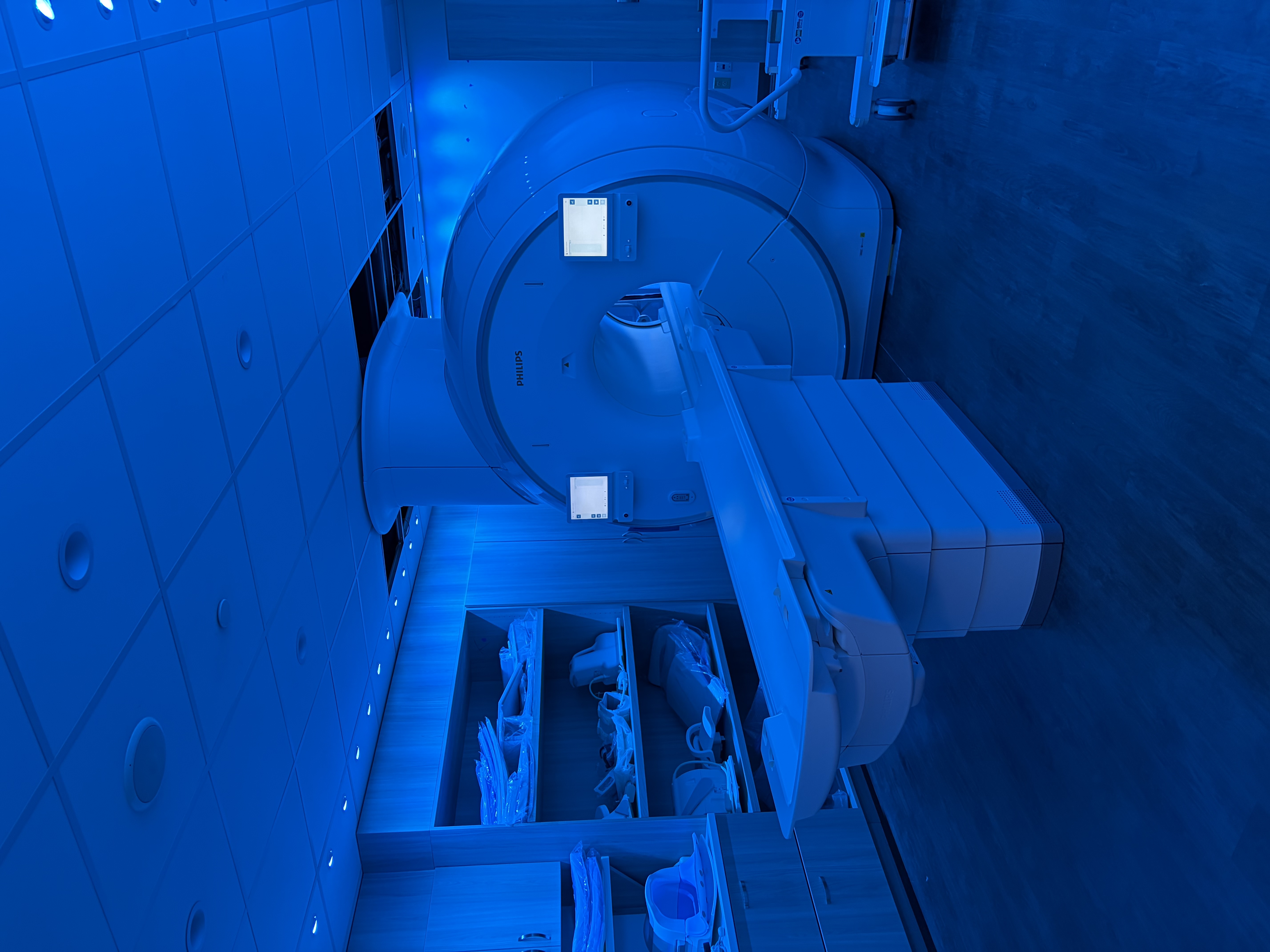 MRI suite ambient lighting